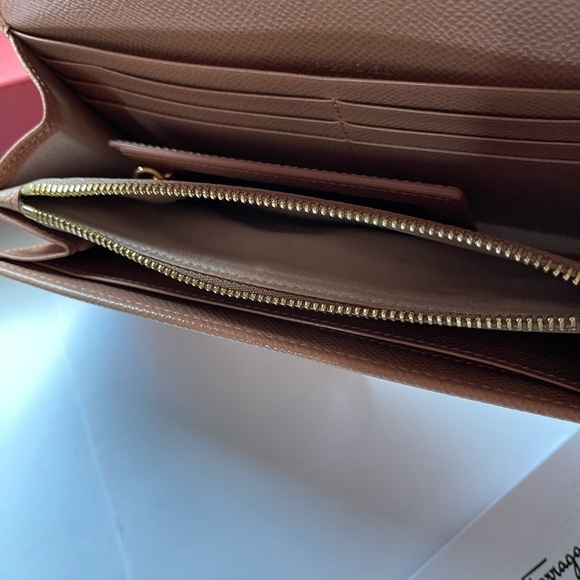 Salvatore Ferragamo Icona Continental Wallet - Picture 13 of 13